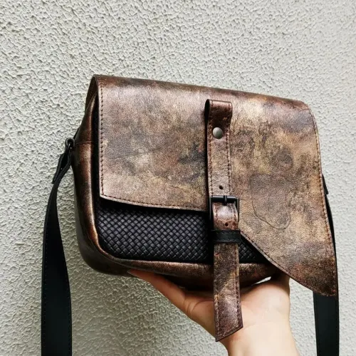 Geantă Nina Mini din piele naturală Umber, vedere frontală, prezentare produs