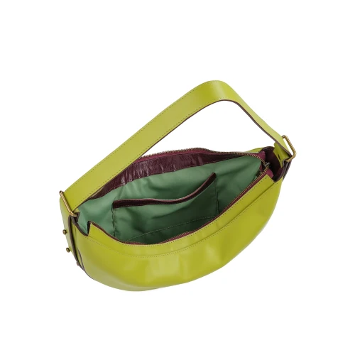 Geantă Celeste din piele naturală verde lime, deschisă, cu interior textil și două buzunare mici.